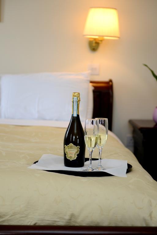 Hotel Ashbrook Arms Townhouse And Restaurant à Durrow Chambre photo